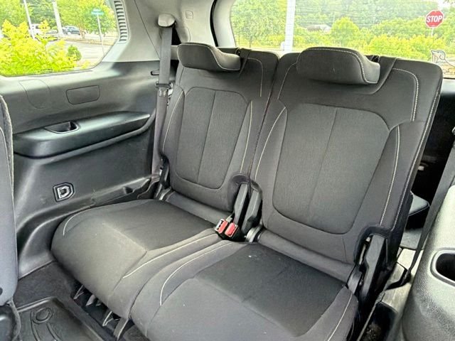 Used 2022 White Jeep Laredo image 16