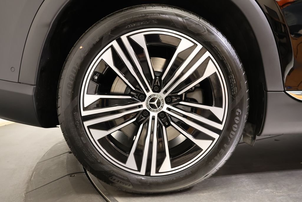 New 2026 Black Mercedes-Benz 400 image 13