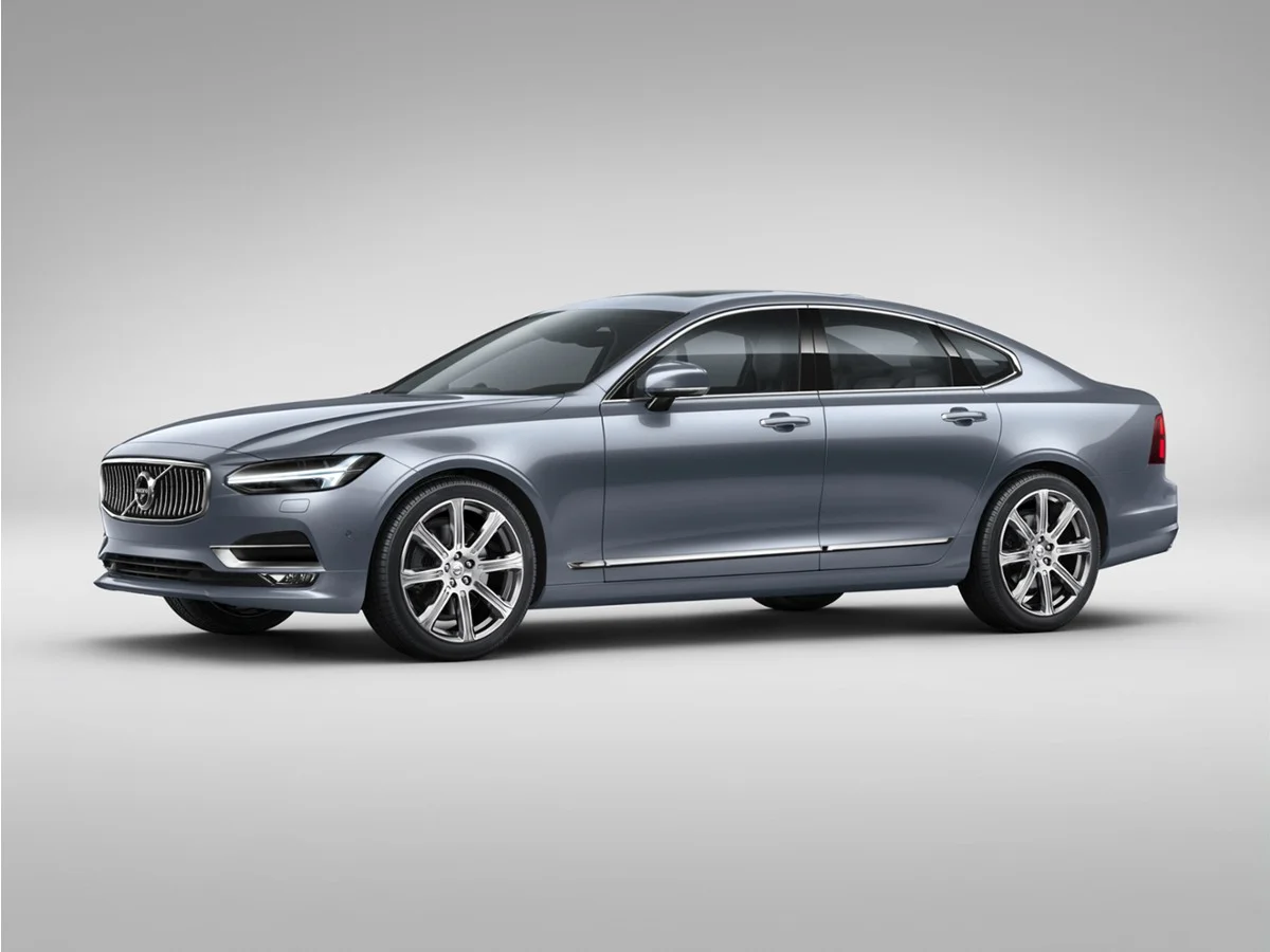 Used 2018 Silver Volvo T5 Momentum image 1