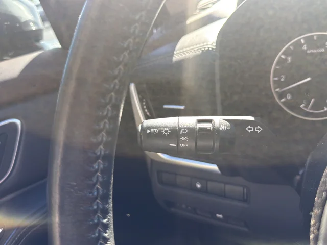 Used 2021 Gray Nissan SL image 32