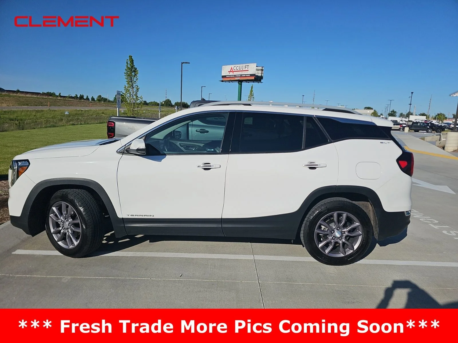2023 GMC Terrain SLT FWD's photo