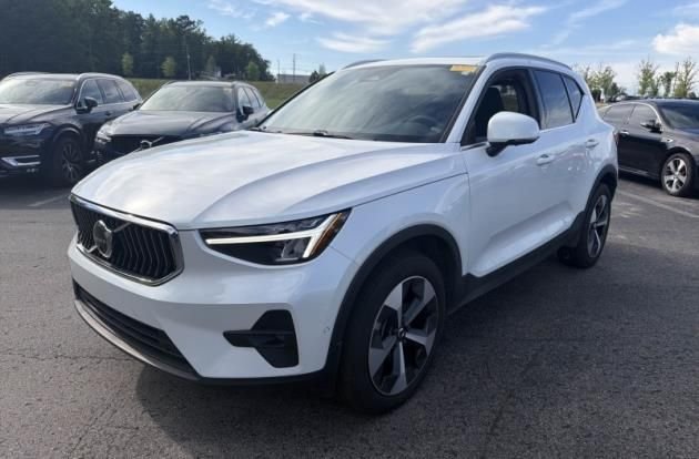 2023 Volvo XC40 B5 Plus Bright AWD's photo