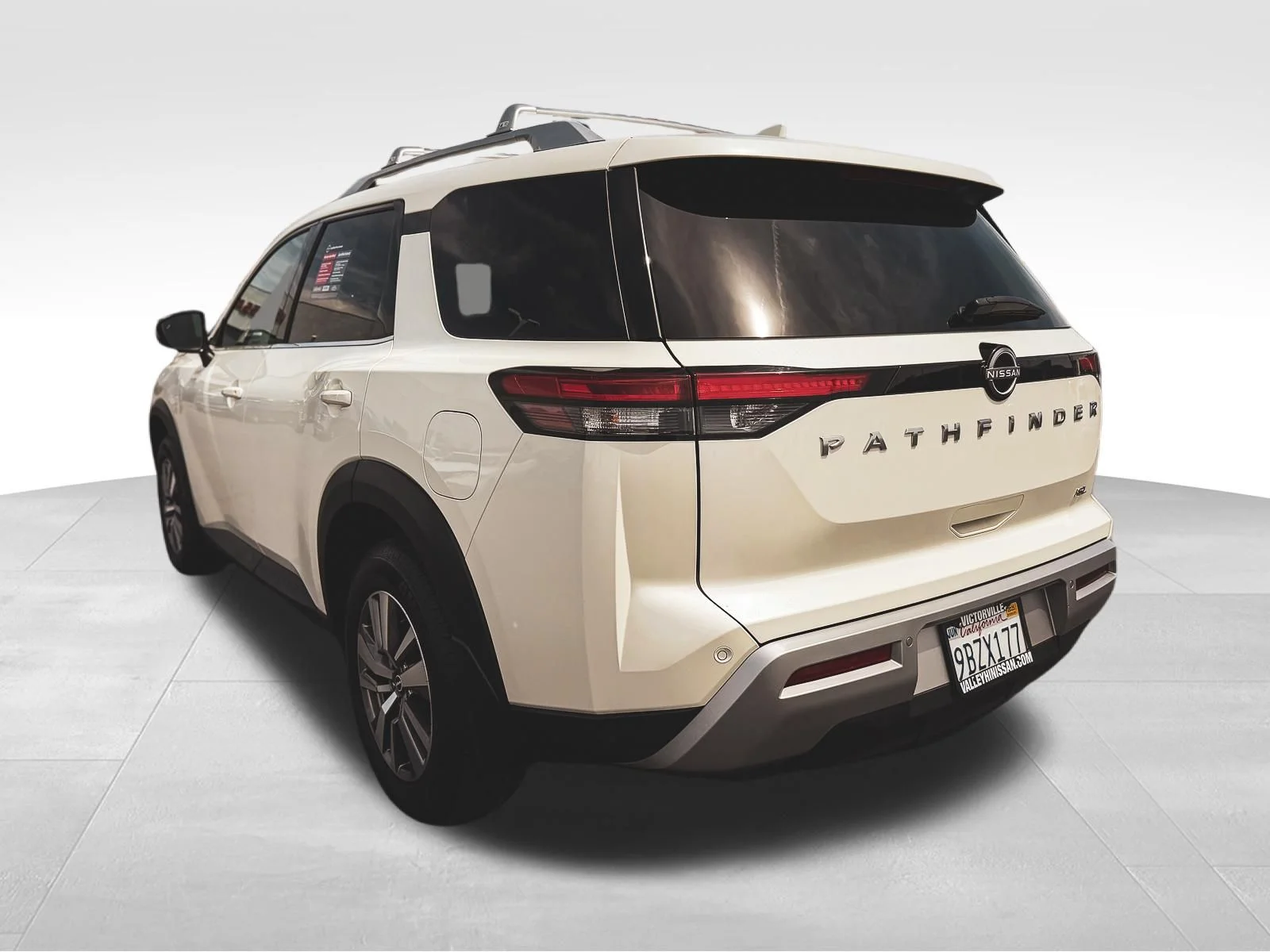Used 2022 White Nissan SL image 5