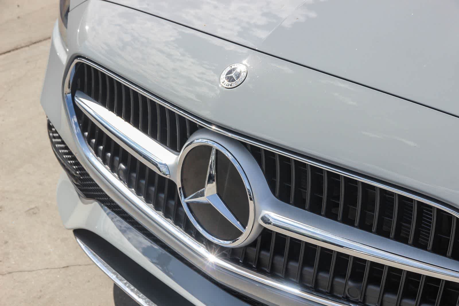 New 2026 MANUFAKTUR Alpine Grey Mercedes-Benz C 300 image 9