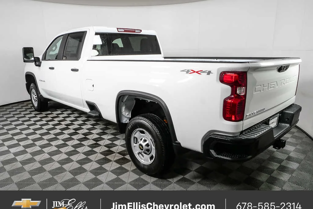New 2026 Summit White Chevrolet WT image 25