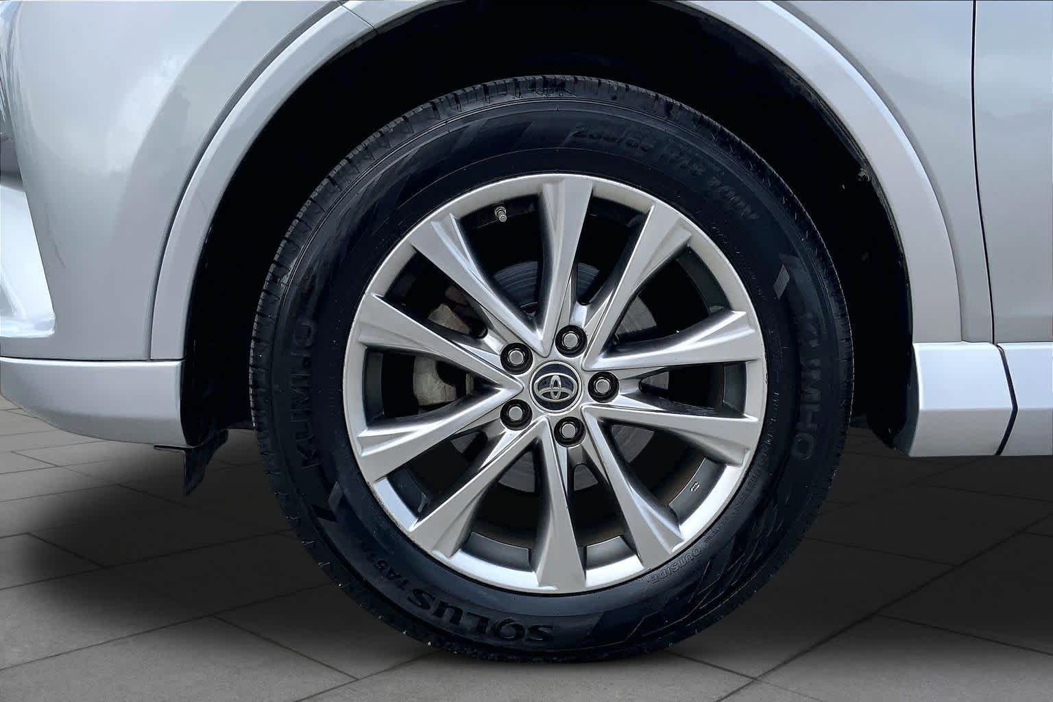 Used 2017 Silver Sky Metallic Toyota Platinum image 11