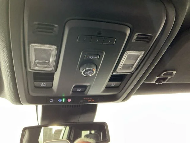 Used 2023  GMC SLT image 16