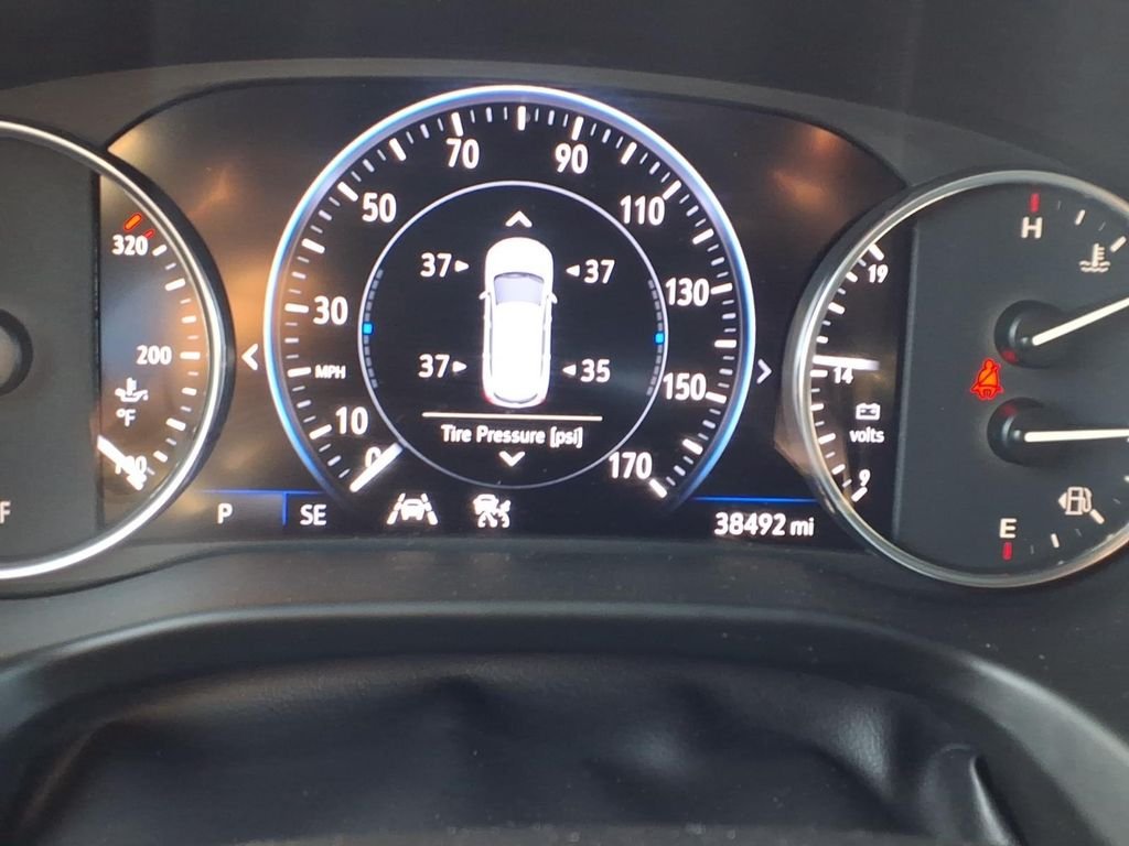 Used 2024 White Frost Tricoat Buick Avenir image 24