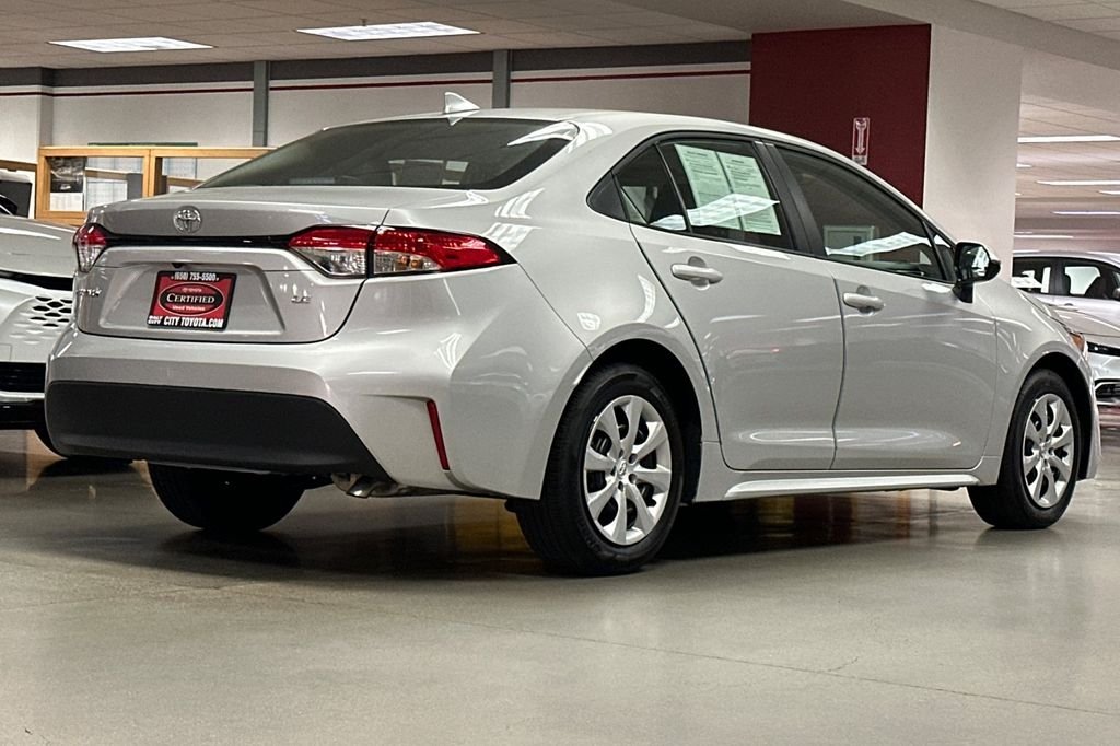 2025 Toyota Corolla LE photo 6