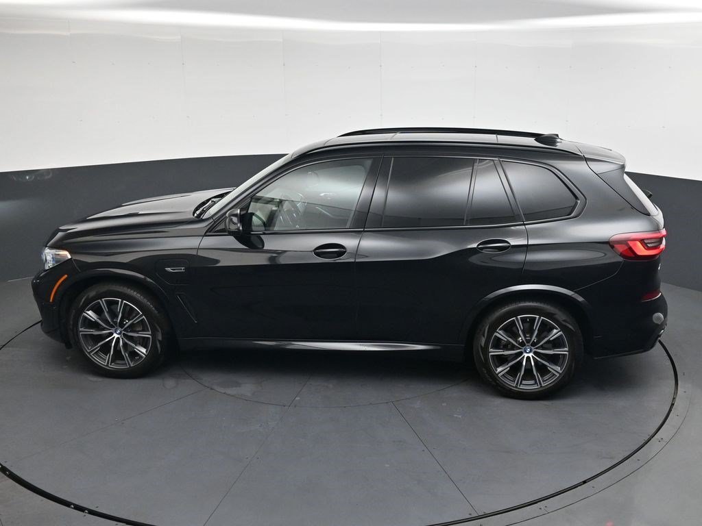 Used 2022 Black Sapphire Metallic BMW xDrive45e image 26
