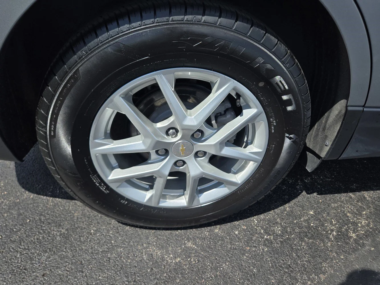 2024 Chevrolet Equinox LT - Photo 40