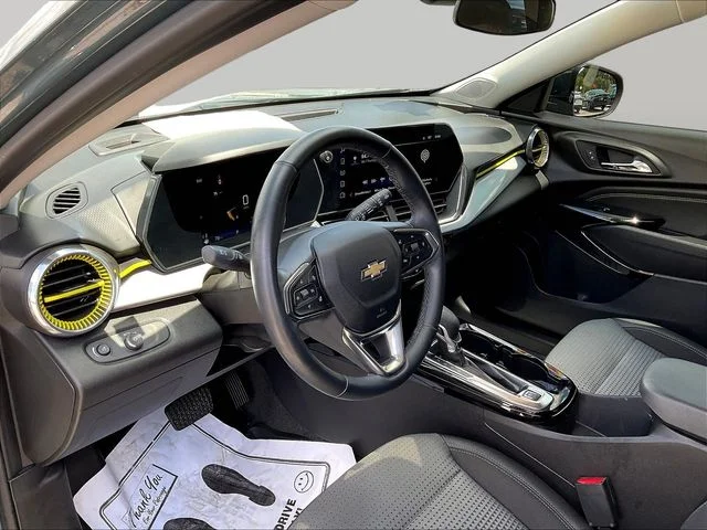 Used 2025 Gray Chevrolet LT image 18