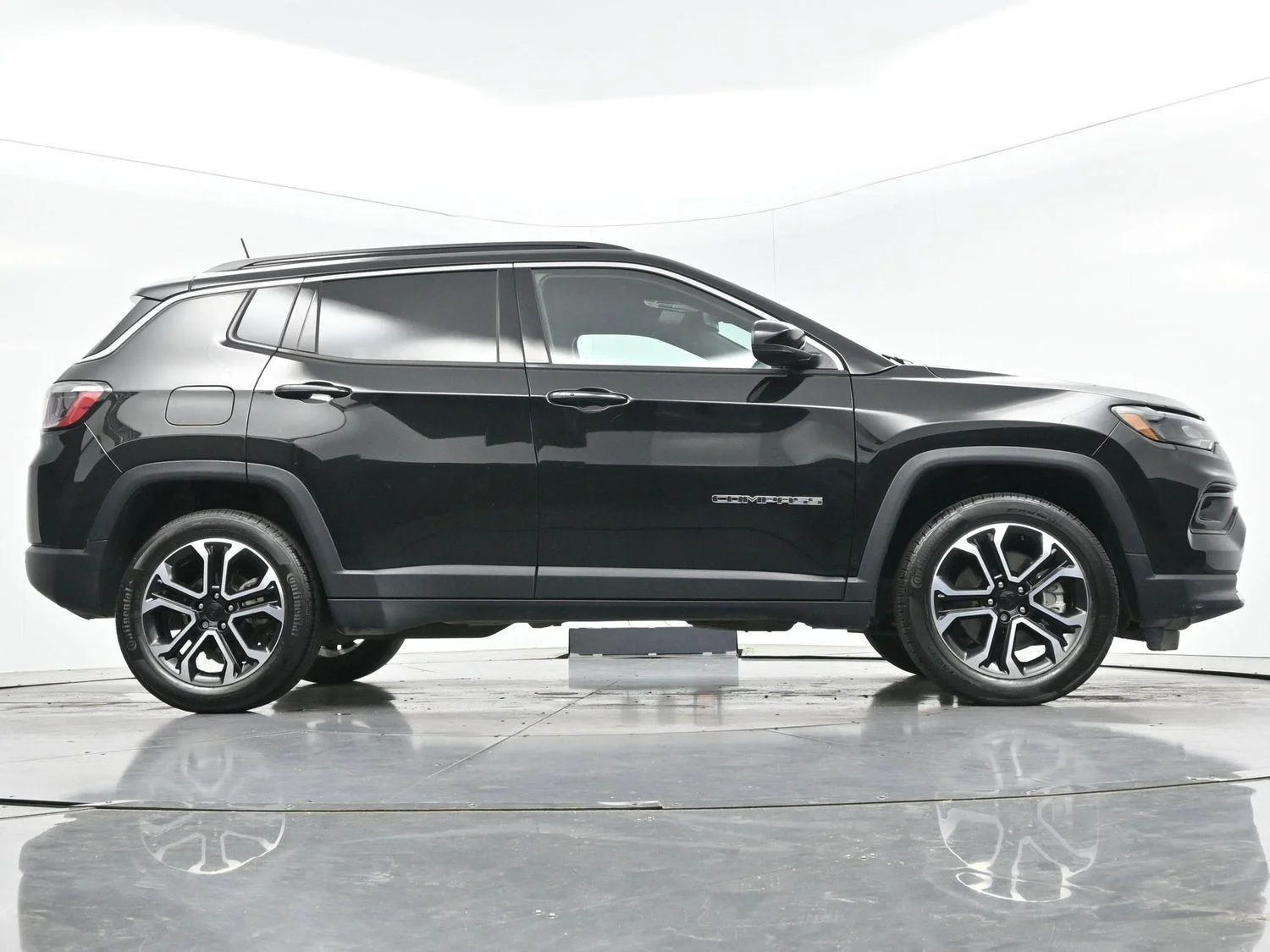 Used 2023 Diamond Black Crystal Pearlcoat Jeep Limited image 49
