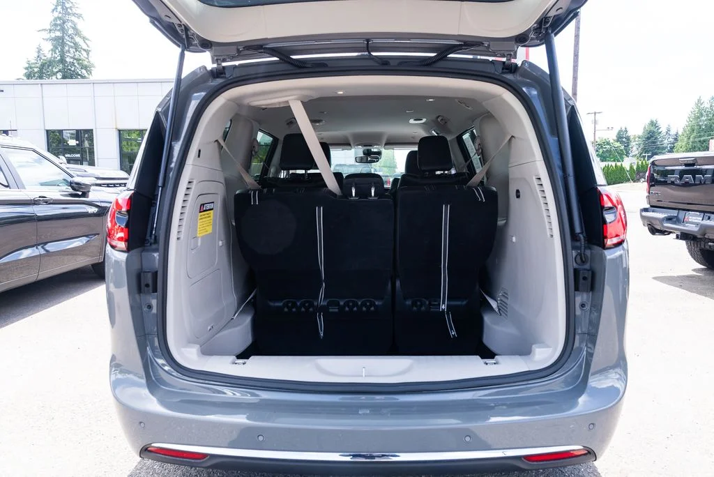 Used 2023 White Chrysler Touring L image 7