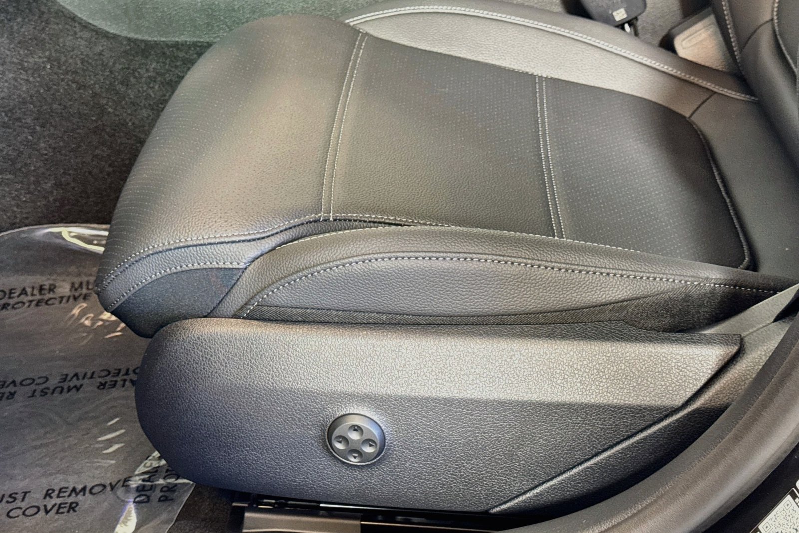 New 2026 Graphite Grey Metallic Mercedes-Benz C 300 image 17