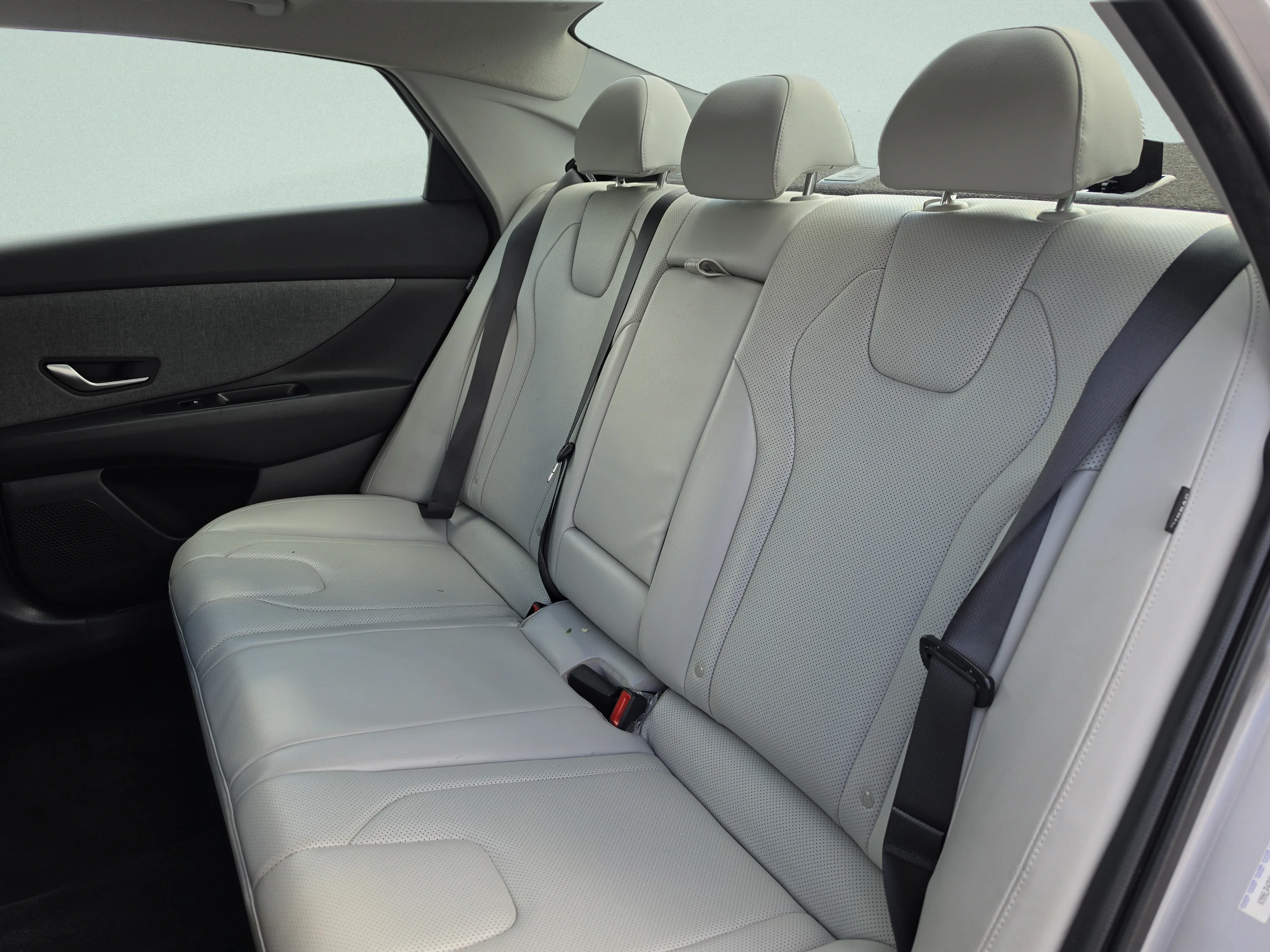 Used 2025 Fluid Metal Hyundai Limited image 19