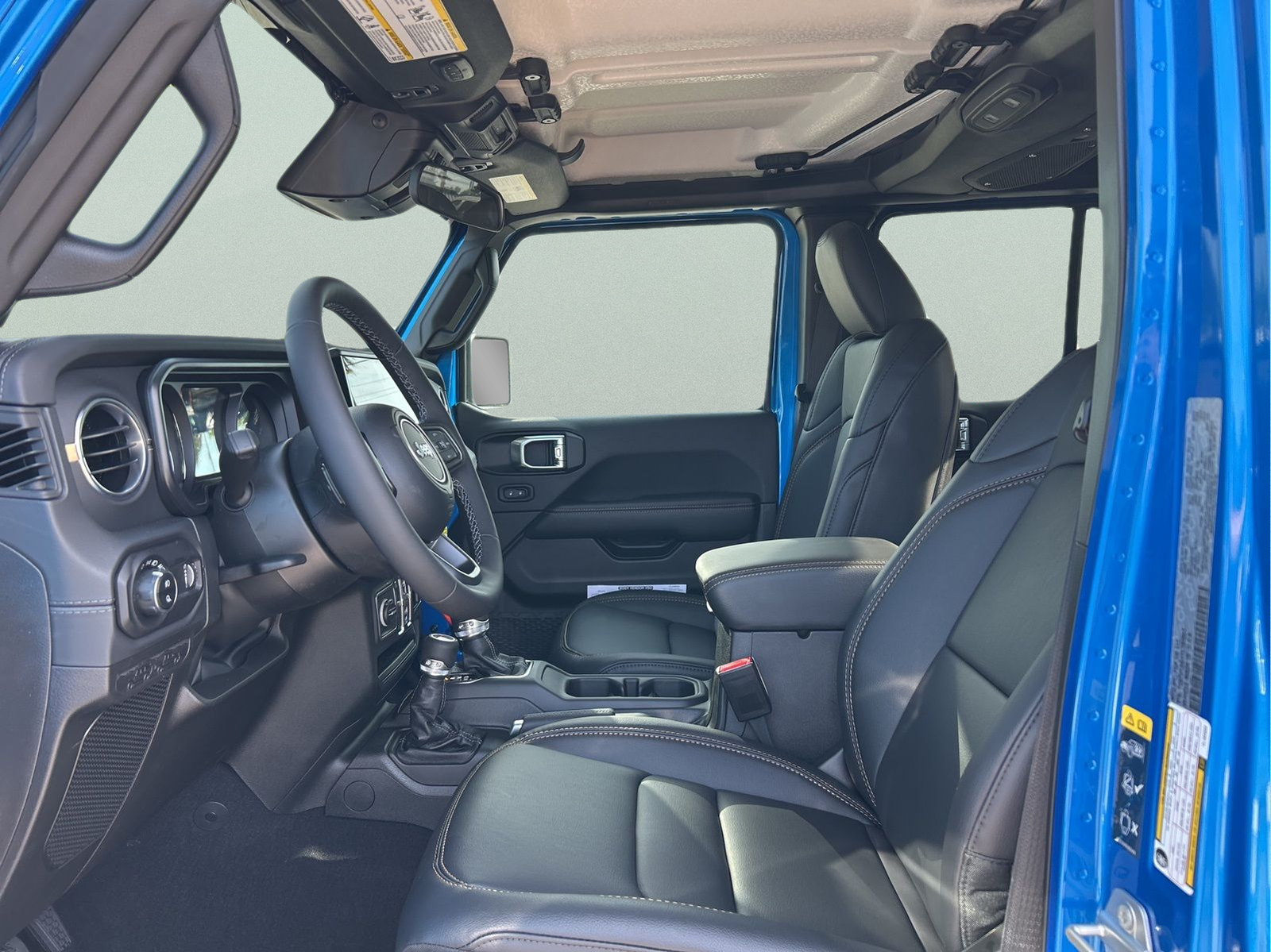 New 2026 Hydro Blue Pearl-Coat Exterior Paint Jeep Sahara image 8