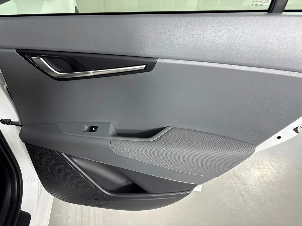 New 2026 Snow White Pearl Kia EX image 18