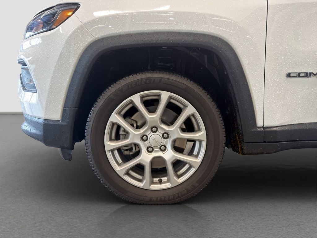 Used 2023 White Jeep Latitude Lux image 21