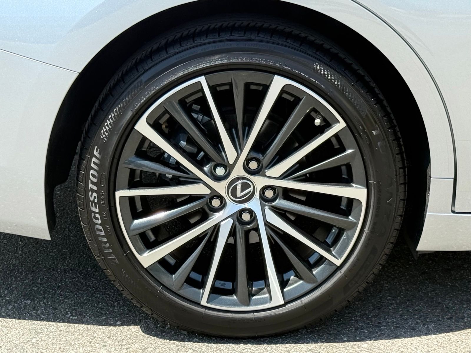 Used 2025 Silver Lexus 300h image 17