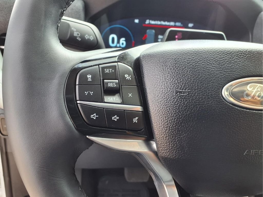 Used 2025 White Ford Platinum image 17