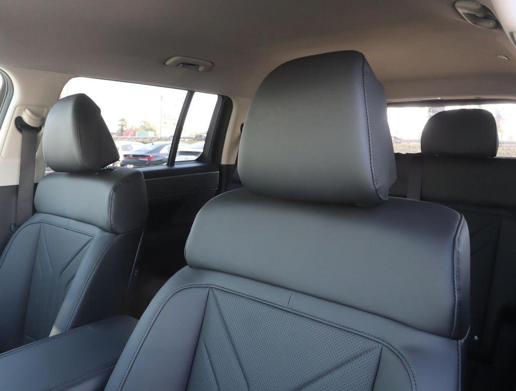 New 2026 Gray Hyundai SEL FWD image 18