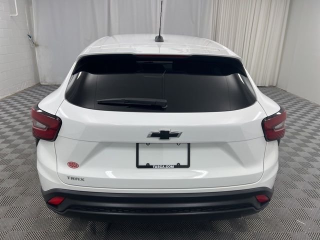 Used 2024 Summit White Chevrolet LS image 7