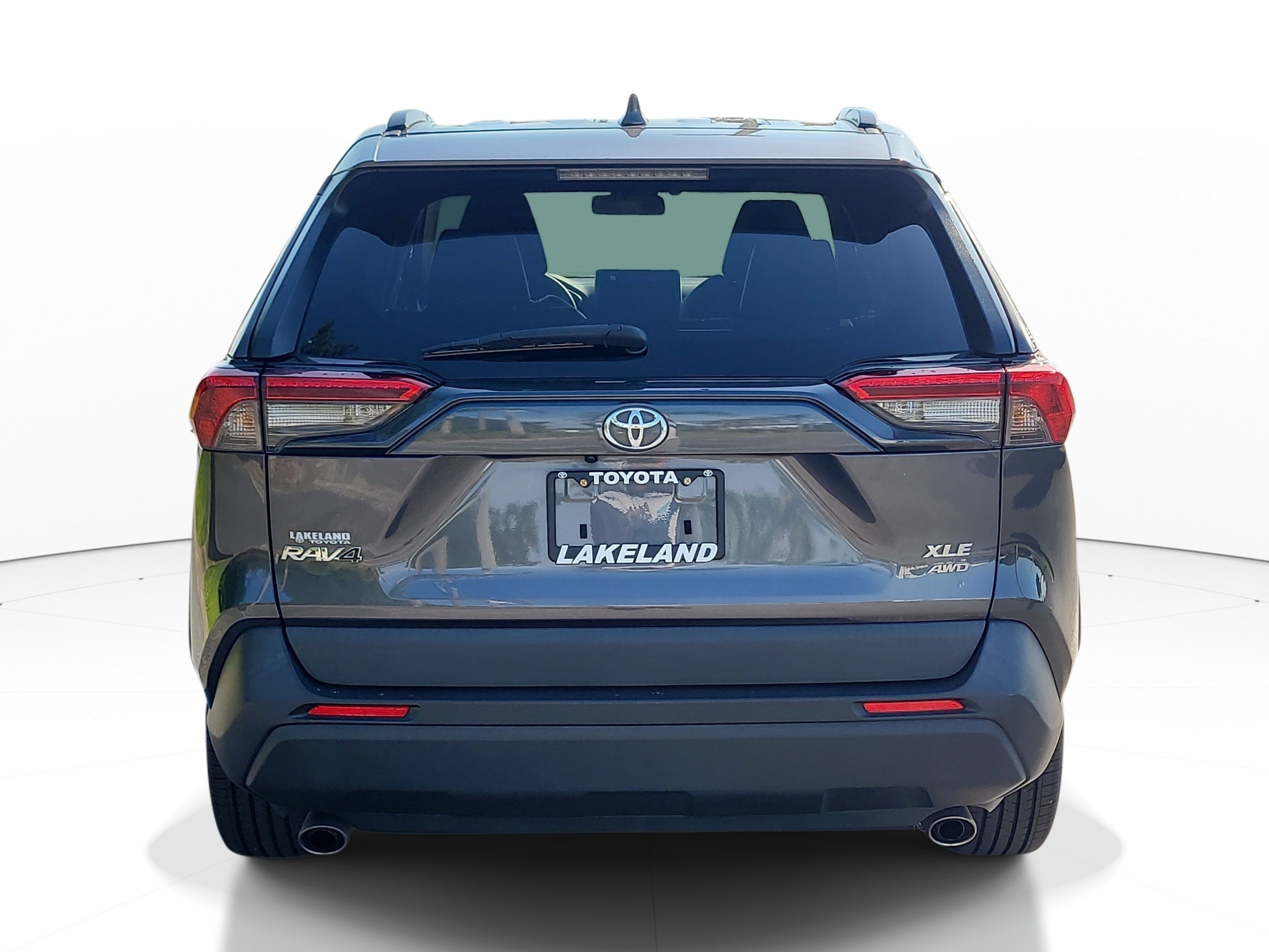 Used 2024 Magnetic Gray Metallic Toyota XLE Premium image 5