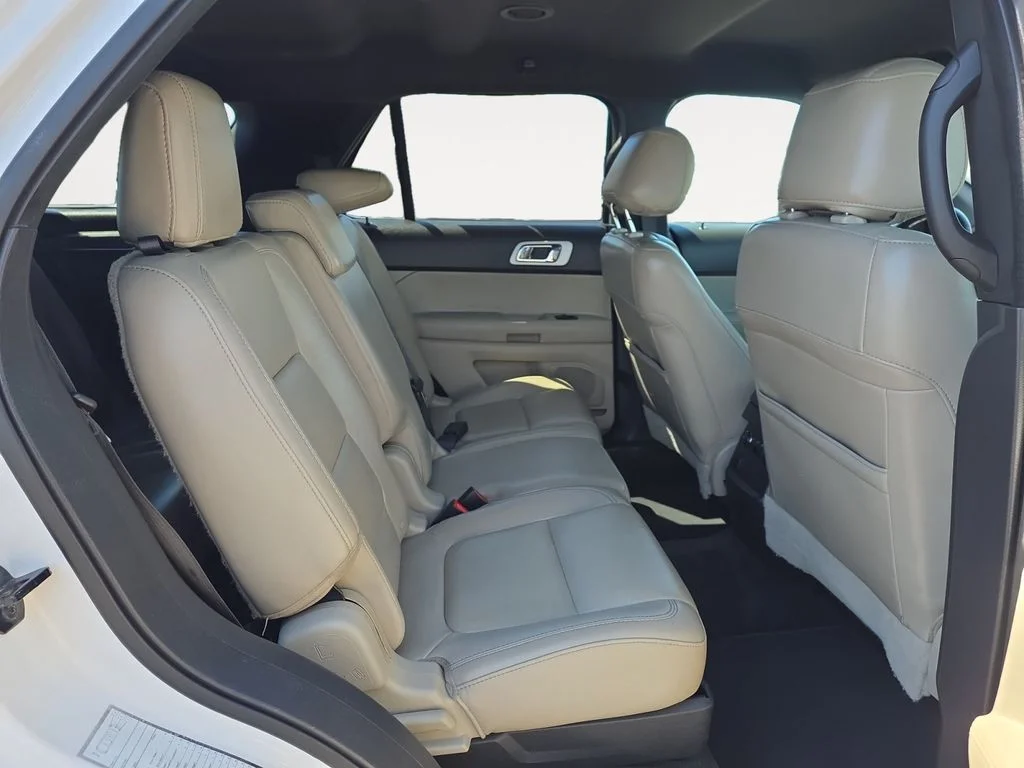 Used 2015 White Platinum Metallic Tri-Coat Ford XLT image 12