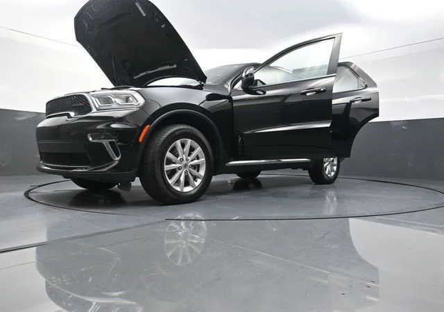 Used 2022 Black Dodge SXT image 32