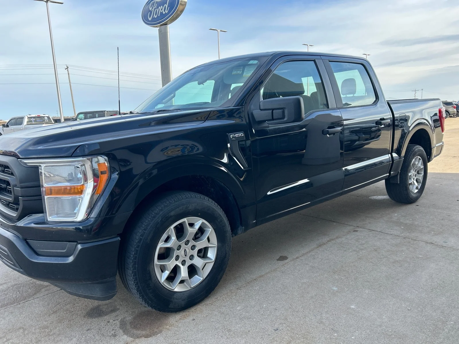 Used 2022 Black Ford XL image 4