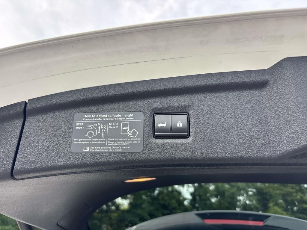Certified Used 2025 White INFINITI LUXE image 15