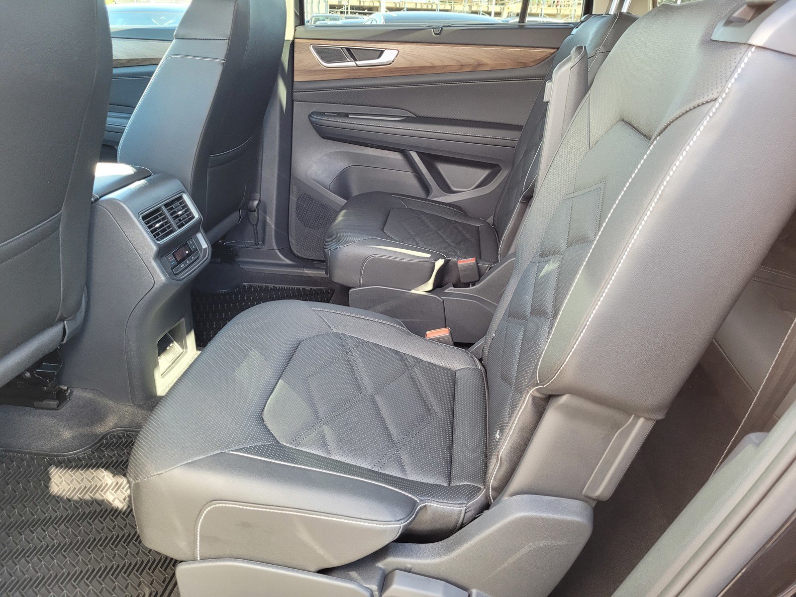 New 2025 Black Volkswagen 2.0T SE w/Technology image 7