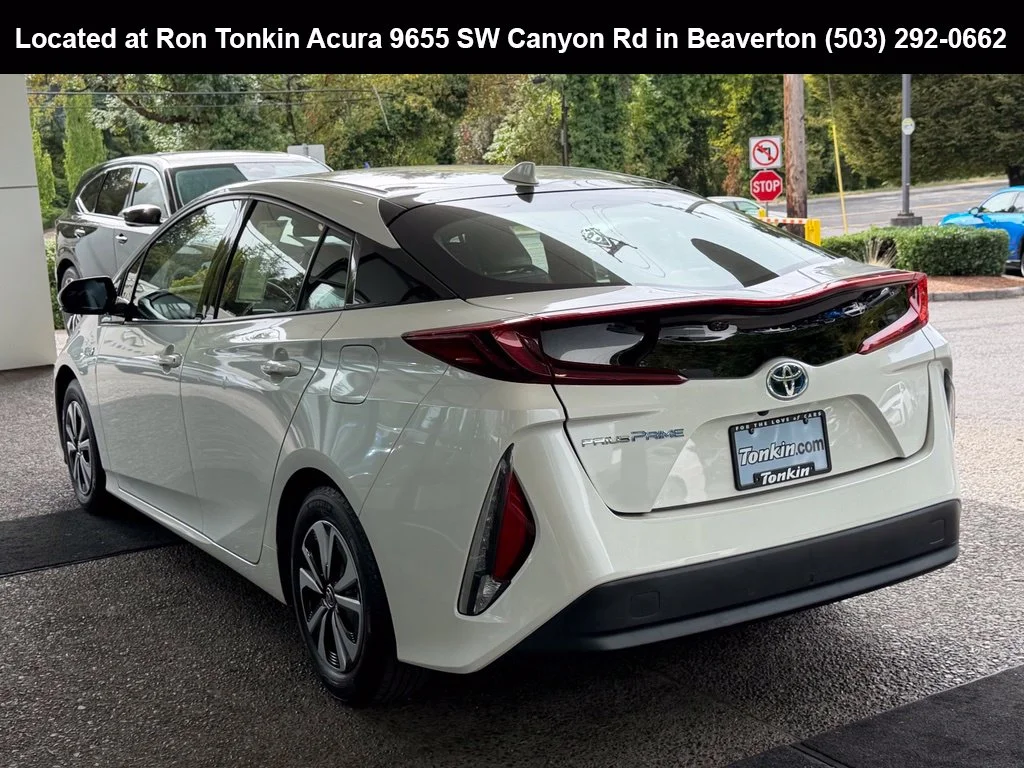 Used 2017 Blizzard Pearl Toyota Premium image 5