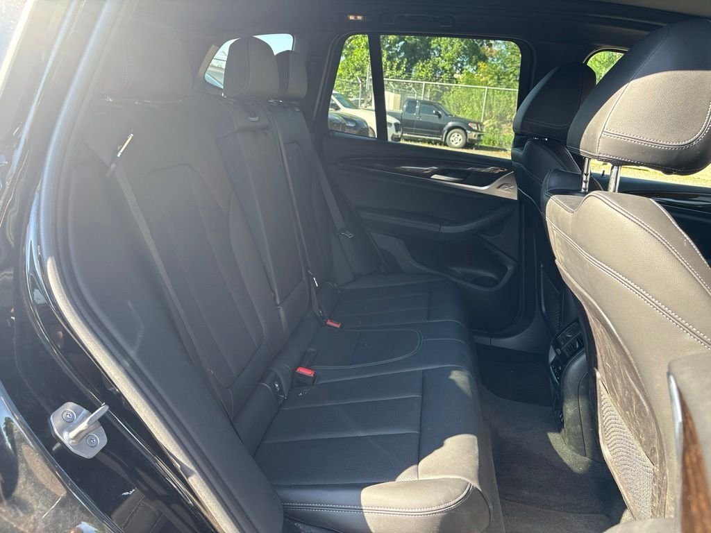 Used 2022 Black BMW xDrive30i image 16