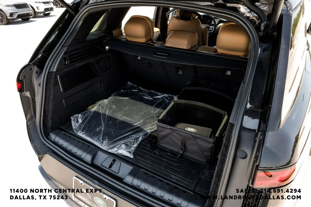 New 2026 Santorini Black Metallic Land Rover SE image 50