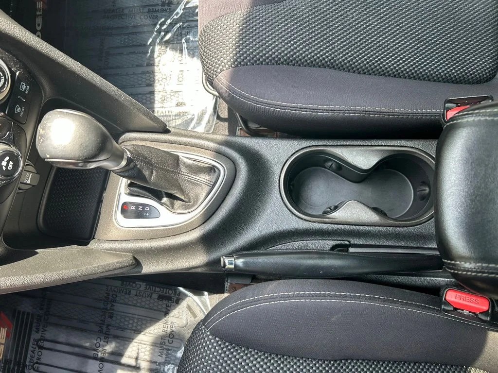 Used 2015 Orange Dodge SXT image 17