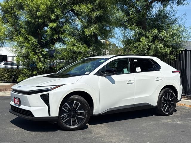 New 2026 Wind Chill Pearl <sup>1</sup> Toyota  XLE image 2