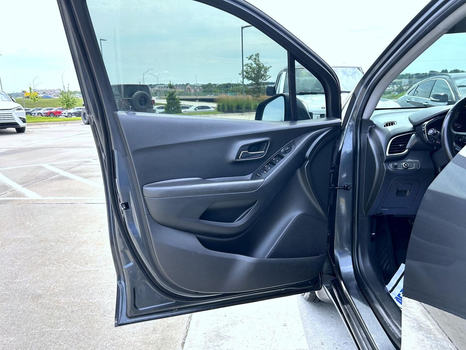 Used 2018 Gray Chevrolet LT image 9