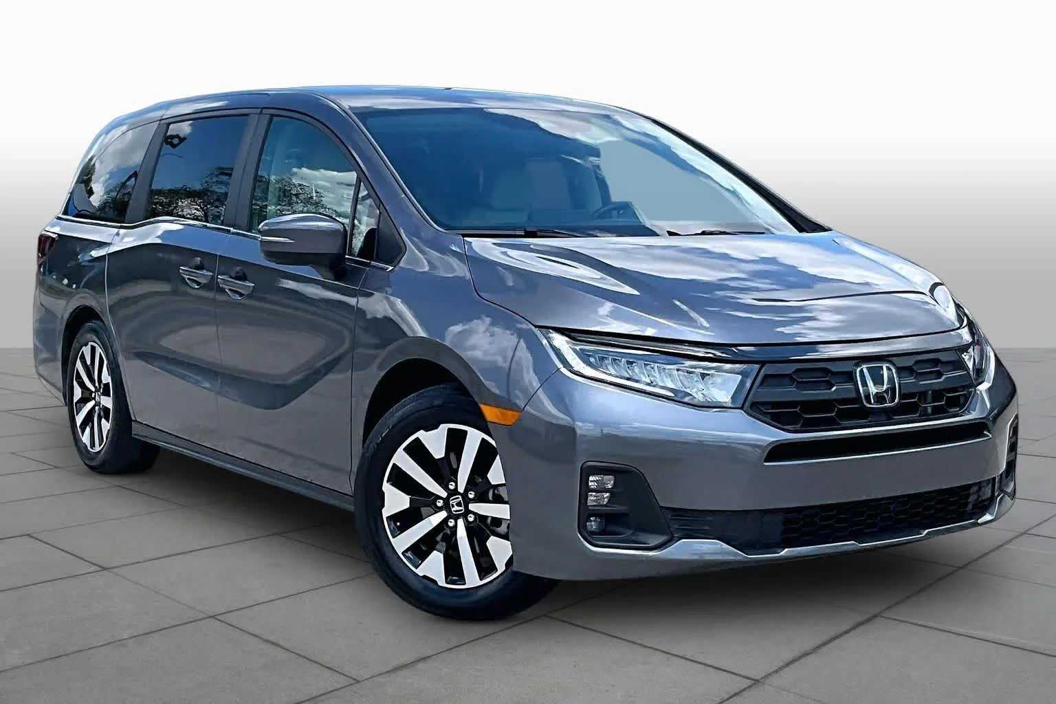 Certified Used 2025 Modern Steel Metallic Honda EX-L image 3