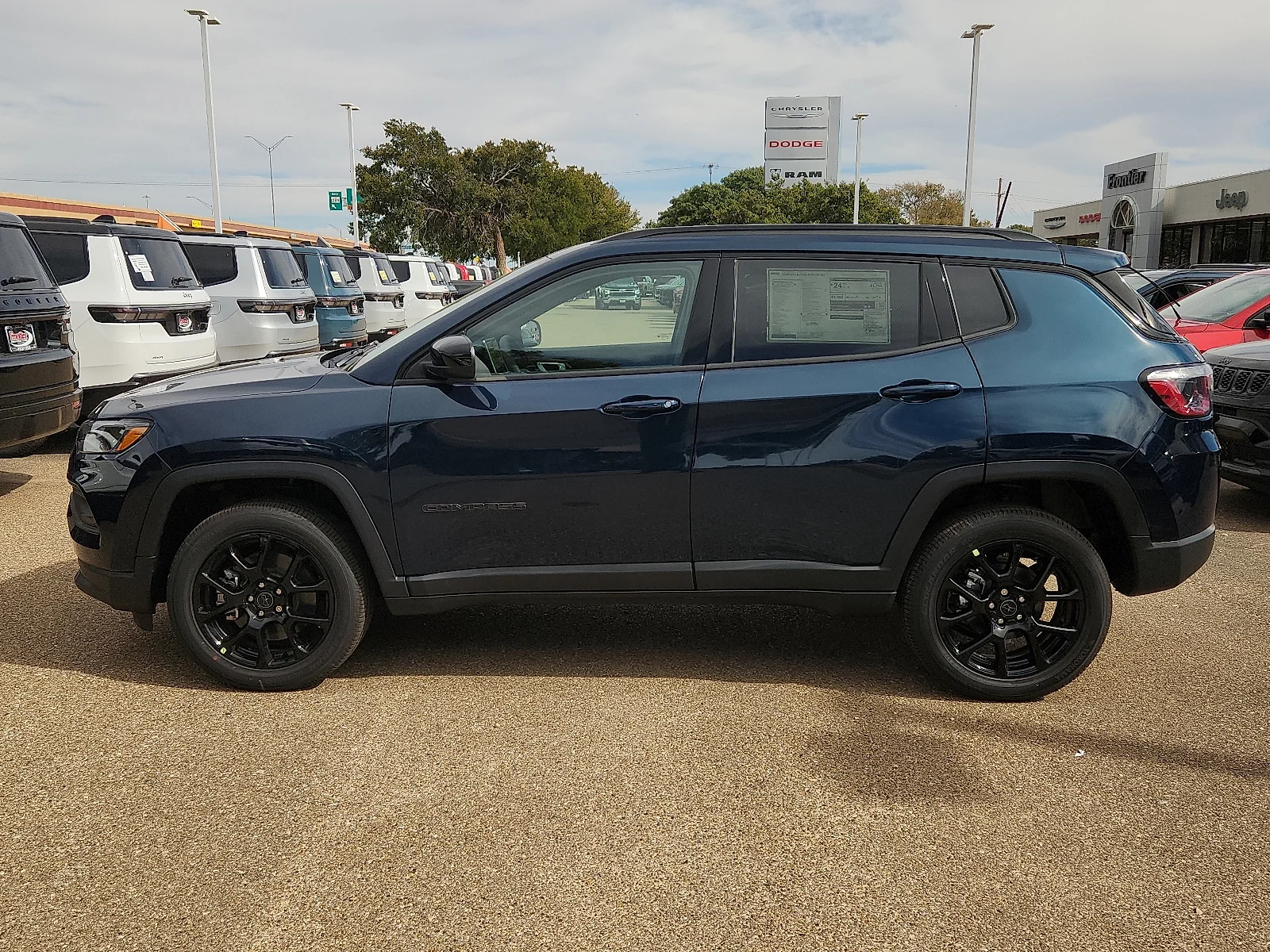 New 2027 Fathom Blue Pearl-Coat Paint Jeep LATITUDE ALTITUDE 4X4 image 2