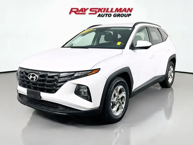 Used 2024 White Hyundai SEL image 3