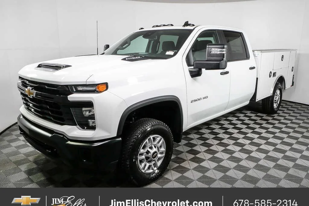 New 2026 Summit White Chevrolet WT image 22