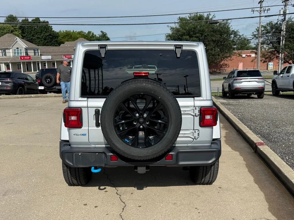 Used 2022 Silver Jeep Unlimited Sahara 4xe image 7