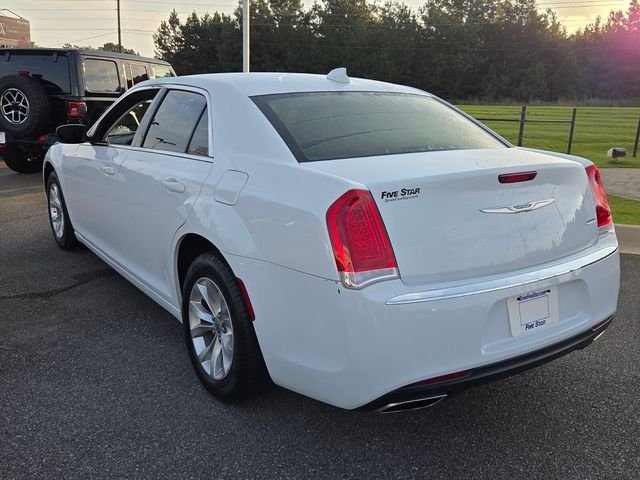 Used 2023 White Chrysler Touring image 9