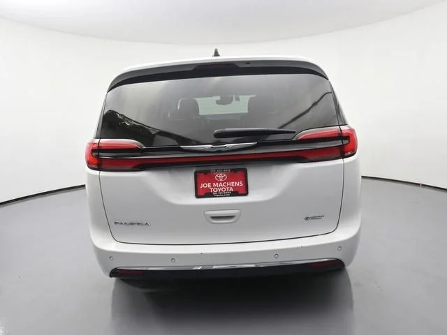 Used 2023 White Chrysler Touring L image 8