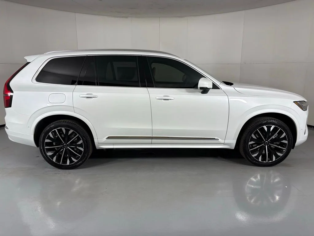 New 2026 White Volvo T8 Plus image 9