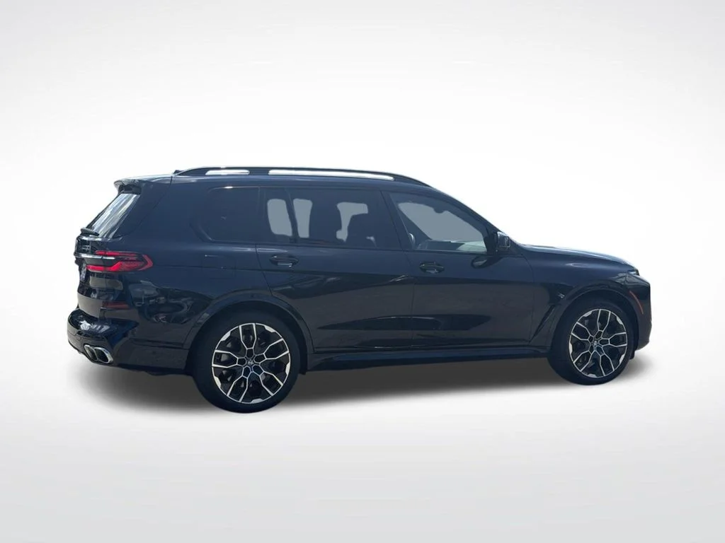 Used 2023 Black BMW M60i image 7