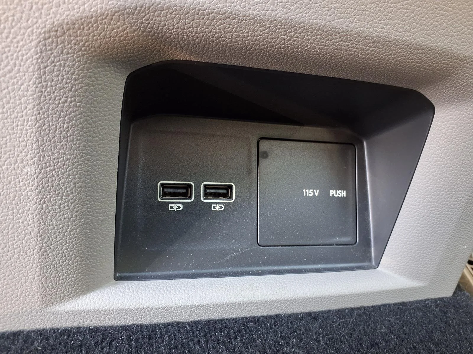 Used 2019 Deep Black Pearl Volkswagen 3.6L V6 SEL Premium image 27
