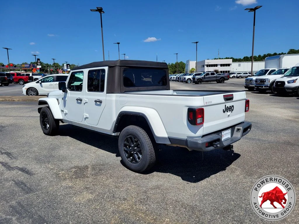 Used 2022 White Jeep Sport image 4